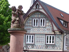 Brunnen und Fachwerkhaus in Bensheim