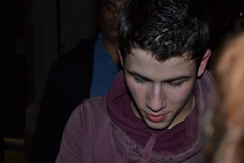 Pictures Nick Jonas meeting fans before leaving How to Succeed 