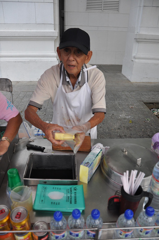 Уличный торговец мороженым в Сингапуре