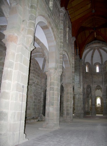 Interior mosteiro de Carboeiro