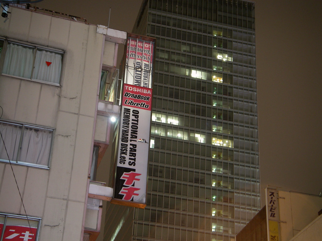 Chichibu-denki's signboard was blown over a gust of wind.