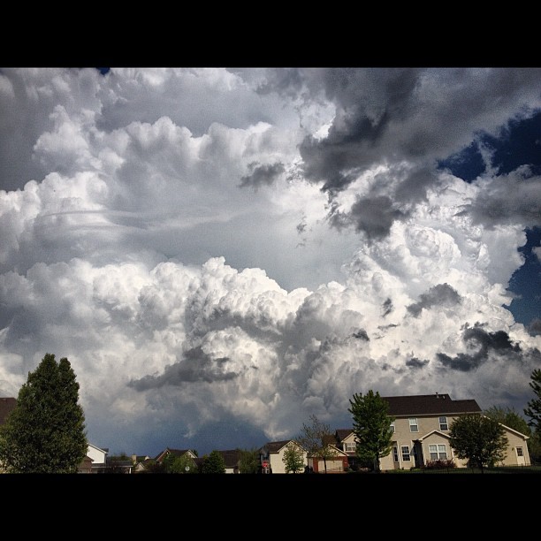 121/365+1 The Biggest Cloud Mass I have Ever Seen in my Life. Tornado Warning in Effect in #chambana