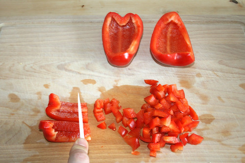 13 - Paprika würfeln / Dice red bell pepper