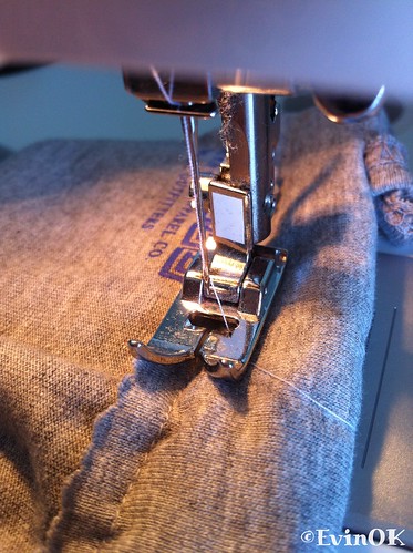 Stitching the waistband http://springstitches.wordpress.com