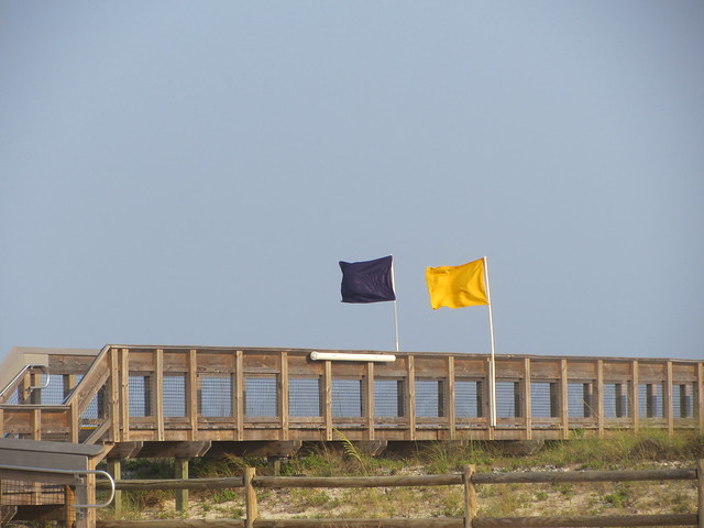 флаги на пляже