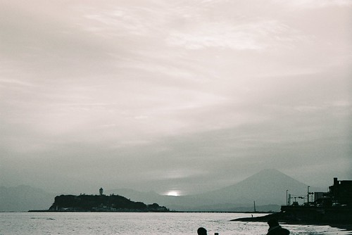 島と太陽と山 by keganimushi