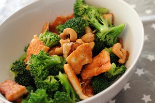 broccoli-halloumi-cashew