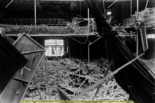 Reus, marzo de 1938, la aviación italiana bombardea la ciudad, en la fotografía los daños en el interior del teatro. by Octavi Centelles