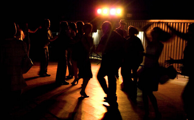 silhouettes of people salsa dancing