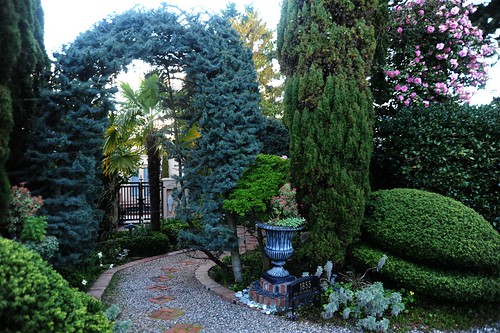 Topiary entrance, path, gate, trophy planter, evergreen & flowering trees, Roundhill Circle, Blue Ridge, Seattle, Washington, USA by Wonderlane