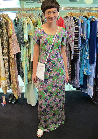 1960s hippie floral dress worn with a 1980s flat clutch/sling bag. Size: S