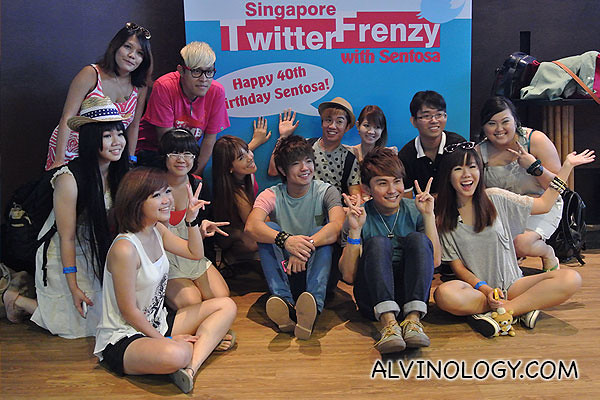 Group photo of a bunch of bloggers who stayed behind to chit chat
