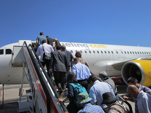 セビーリャ飛行場で搭乗する　2012年6月6日 by Poran111