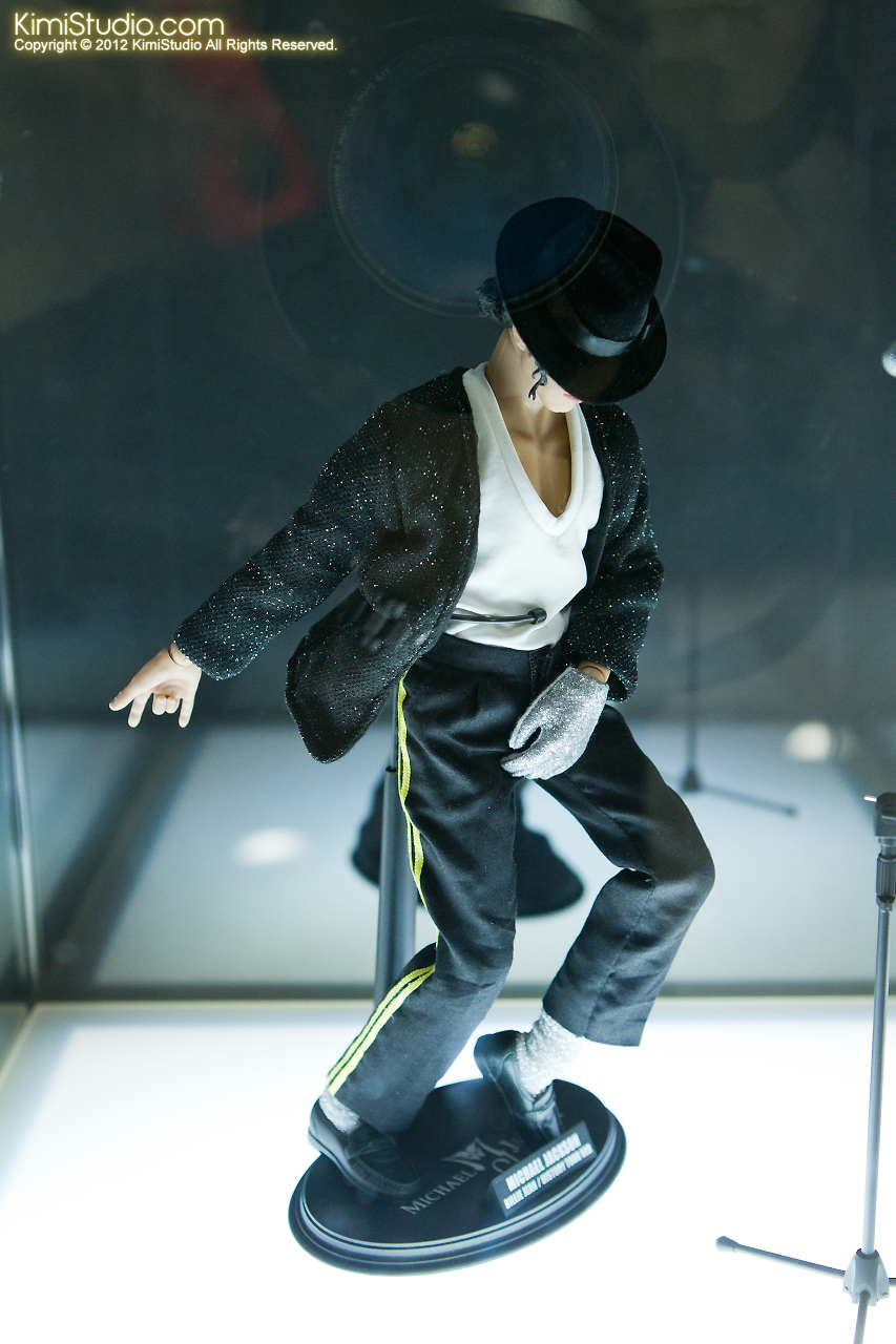 2011.11.12 HOT TOYS-037