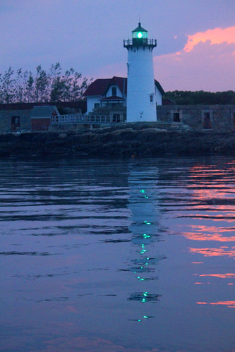 Portsmouth Harbor Lighthouse at sunset by nelights