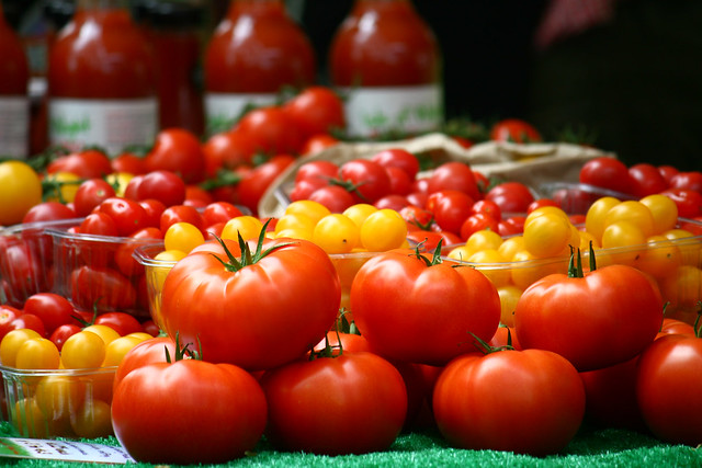 market - tomatoes2