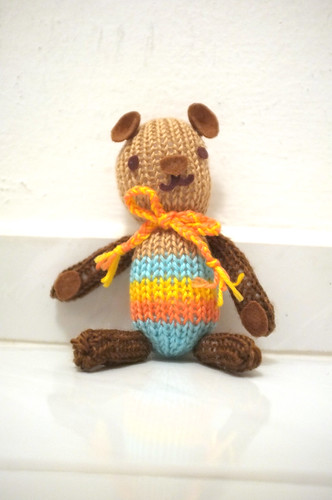 aina knitted a bear