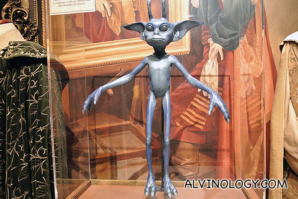 Blue alien - another character I cannot remember. Anyone can ID this?