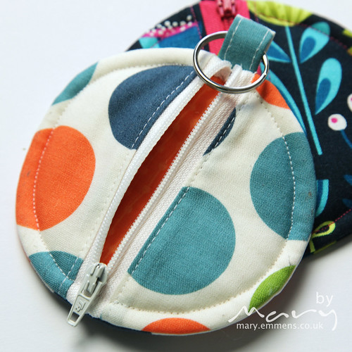 Circle Zip Earbud Pouches