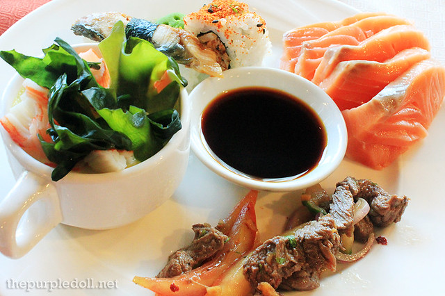 Salmon sashimi, sushi, meats and chawanmushi