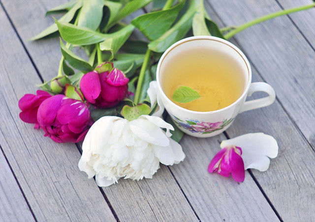 цветы и травяной чай *