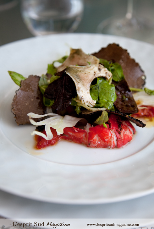 Salade de homard, truffe d'été et tomates confites (Lobster salad with summer truffle and tomato confits)