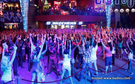 Largest Flash Mob On Ice In Malaysia Wows 5000 Crowd For Star World