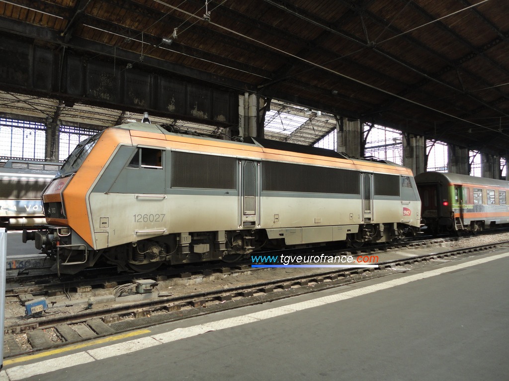 La BB 26027 de SNCF Voyages en gare de Paris-Austerlitz le 10 mai 2012
