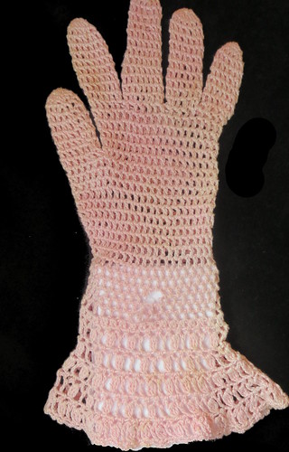 entire glove showing hole