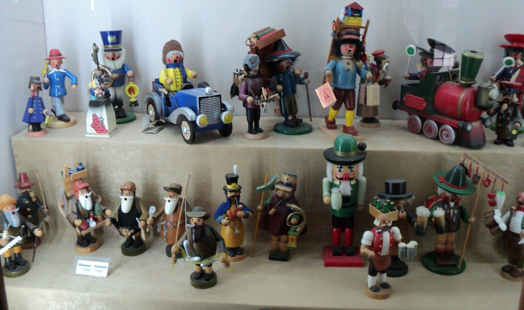 Эта коллекция меня удивила - все игрушки курят трубки! Видимо, тогда в Германии не боролись с курением.