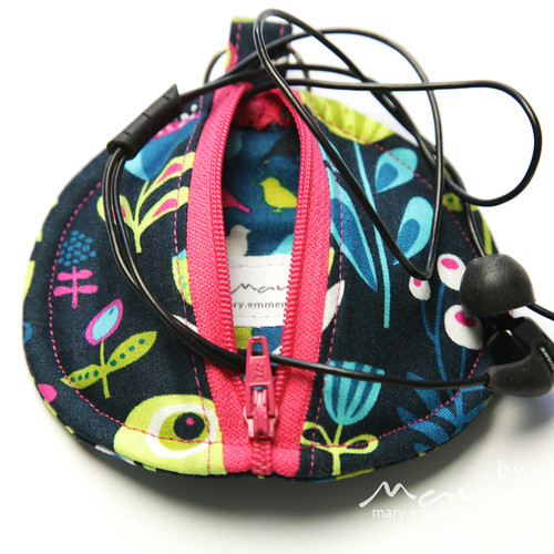 Circle Zip Earbud Pouch