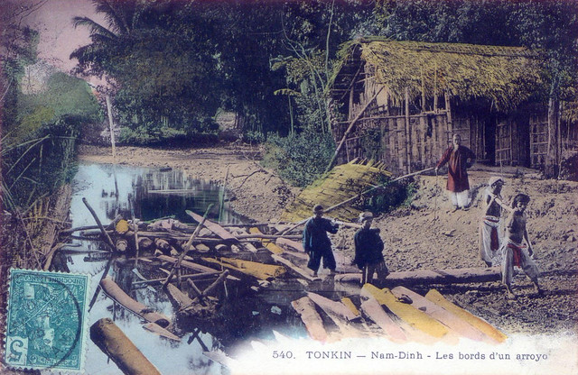 Nam Định - khiêng gỗ lên bờ