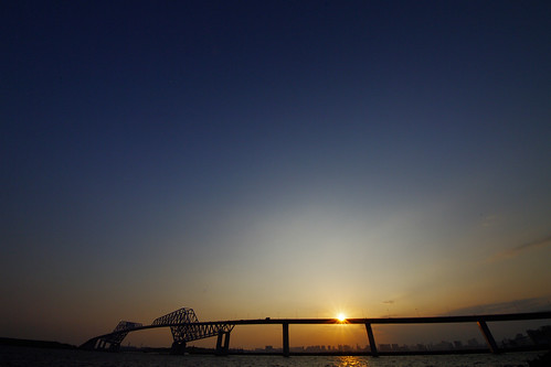the sun across the Tokyo Gate Bridge