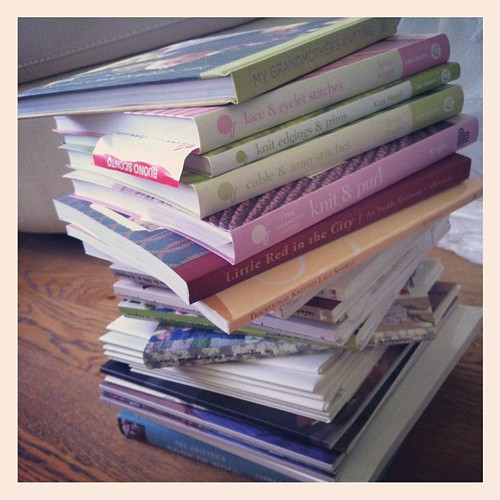 Trying to put order among my knitting books:))) Tentando di fare ordine tra i miei libri di maglia:)