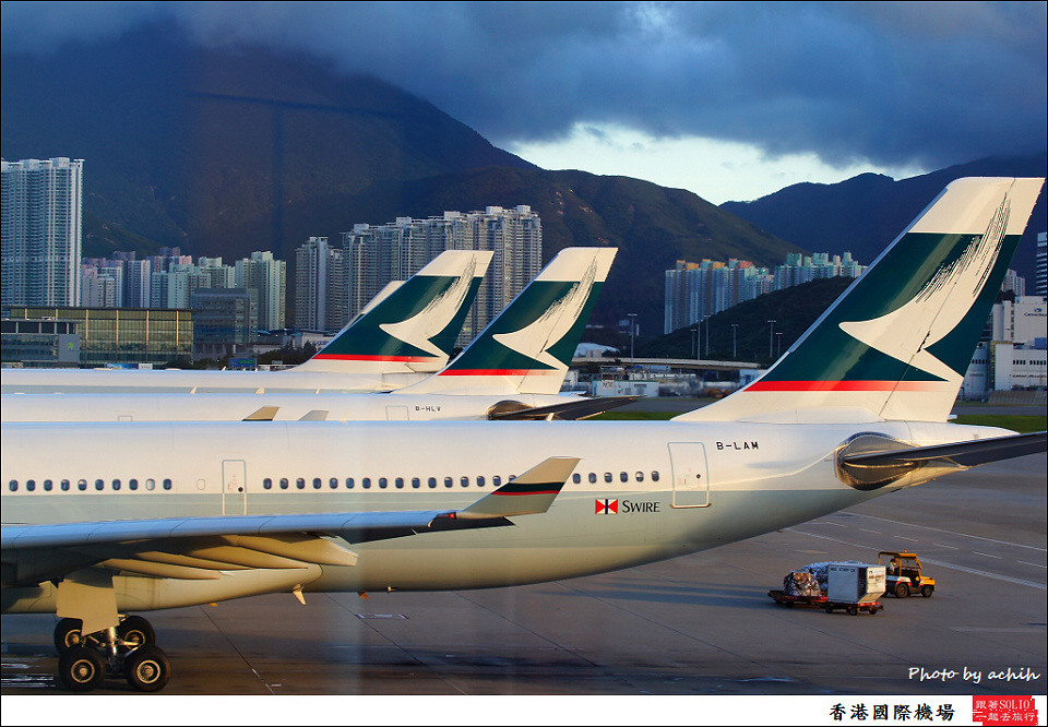 Cathay Pacific Airways / B-LAM / Hong Kong International Airport