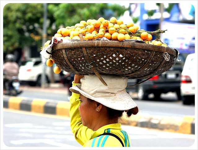 phnom phen market fruit lady