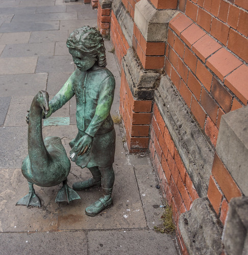 ‘Alec the Goose And Friend’ - A sculpture by Gordon Muir, outside St George’s Market (Belfast) by infomatique