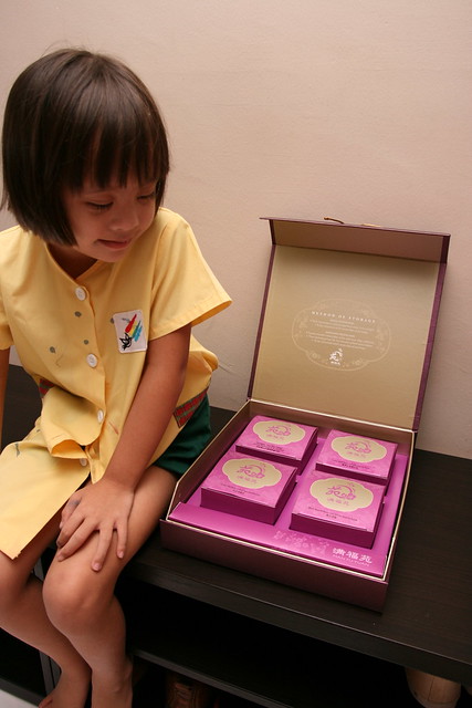Each mooncake is individually shrinkwrapped and paper-boxed. There's a slim package in front for tea too.