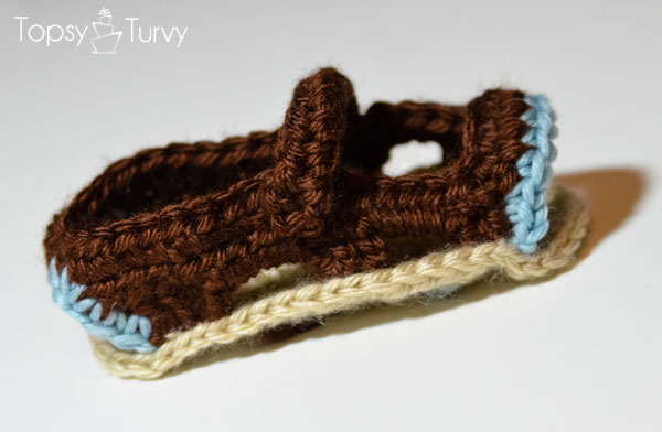 crochet-baby-sandals-contrast-trim