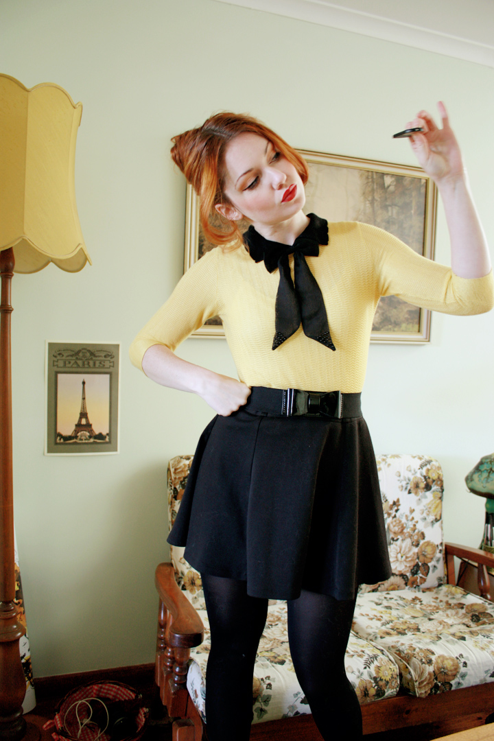 black yellow bow a