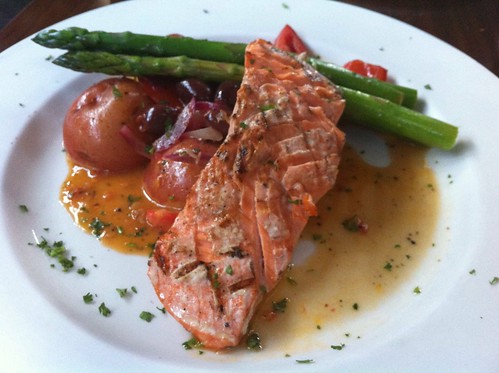 Special salmon with veggies