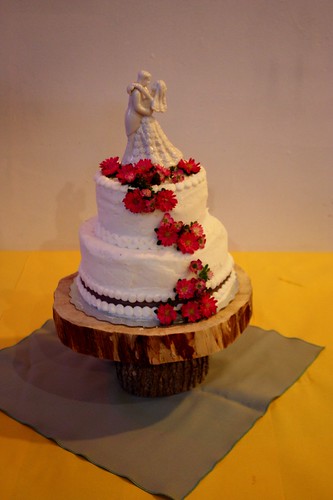 DIY-wooden-wedding-cake-stand