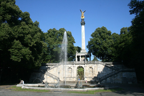 Delfinbrunnen & Friedensengel