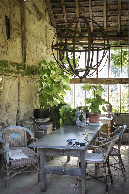 Le Château - garden room