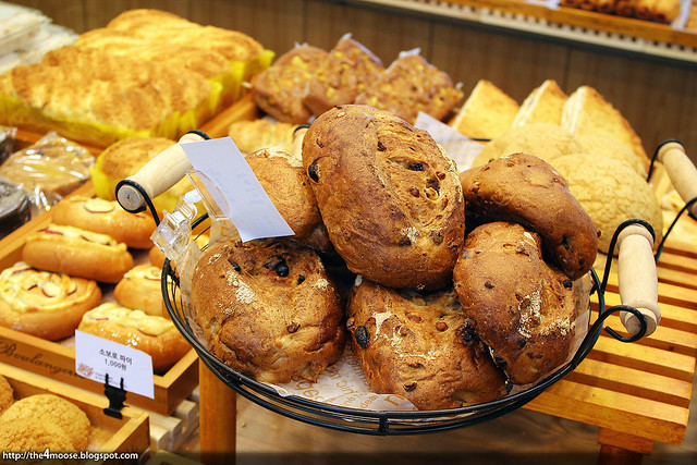 Pourtoi Bakery - Breads