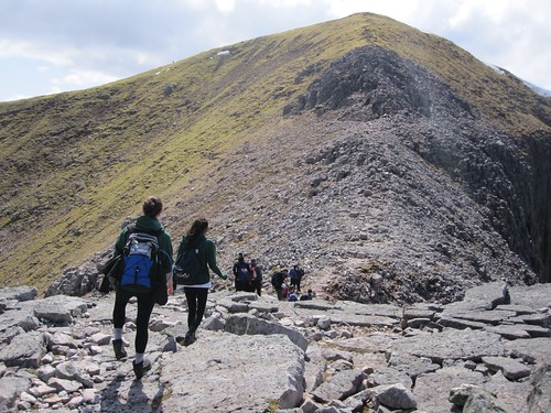 Heading along the ridge from Ruadh-stac Mor towards Coinneach Mhor, Beinn Eighe
