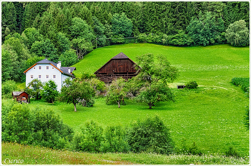 Valdaora (Olang):Tipico maso della Val Pusteria (Typical farmhouse in the Val Pusteria) by cicrico