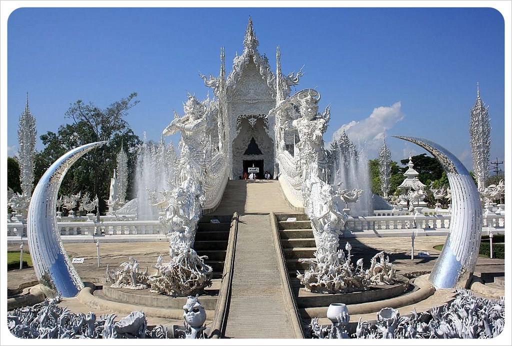 visit the white temple chiang rai