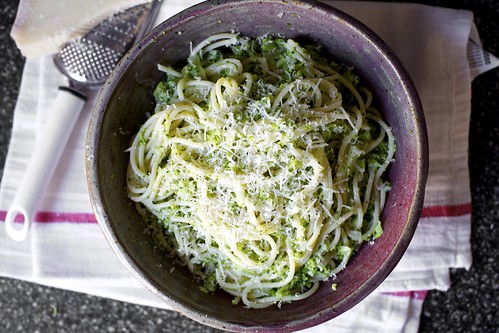 spaghetti with broccoli cream pesto