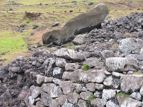 Moai que no fue trasladado a la plataforma de  Aka Hanga